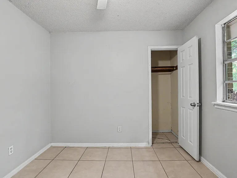 1301 Amhurst Ave — Photo 24