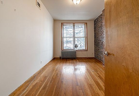 4th image of 326 21st St APT 1L