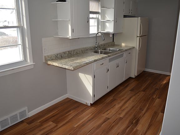 2nd image of 302 E 288th St