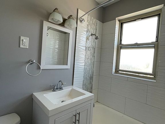 3rd image of 1332 W 82nd St #13423