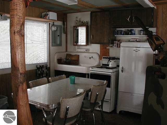 2nd image of 5408 Croy Lake Rd NE