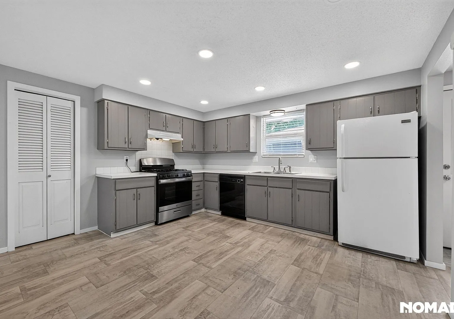 Charming 2BR Duplex in Loveland — Photo 3