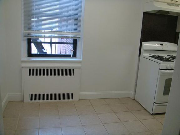 3rd image of 17505 Wexford Ter APT 3M