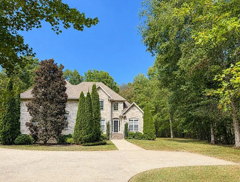 3 bed, 2.5 bath, 2947 sqft, $3,000 — Photo 1