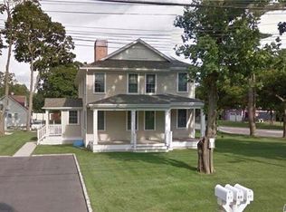 61 Chichester Ave, Center Moriches, NY 11934