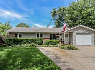 4 Juniper Ct, Buffalo Grove, IL 60089