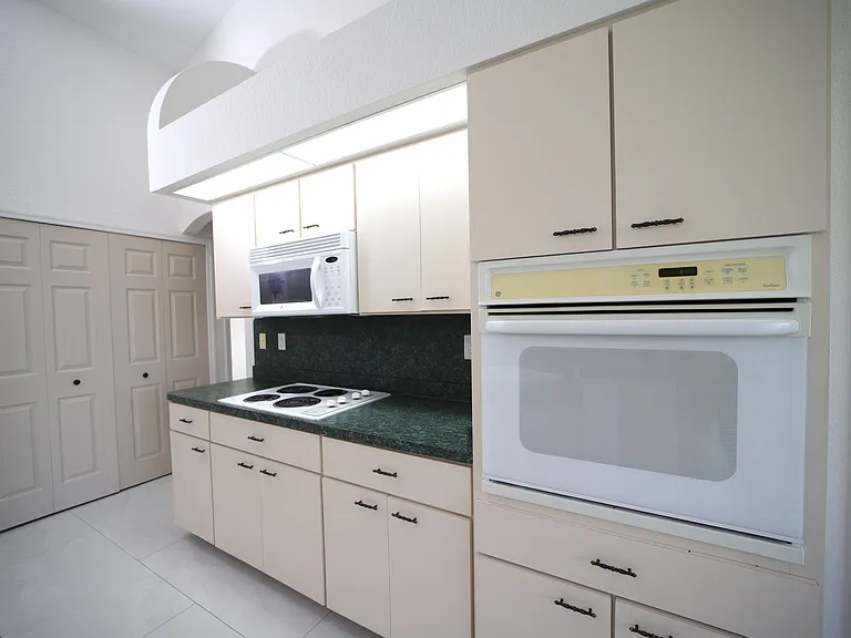 23146 Ambassador Ave — Photo 13