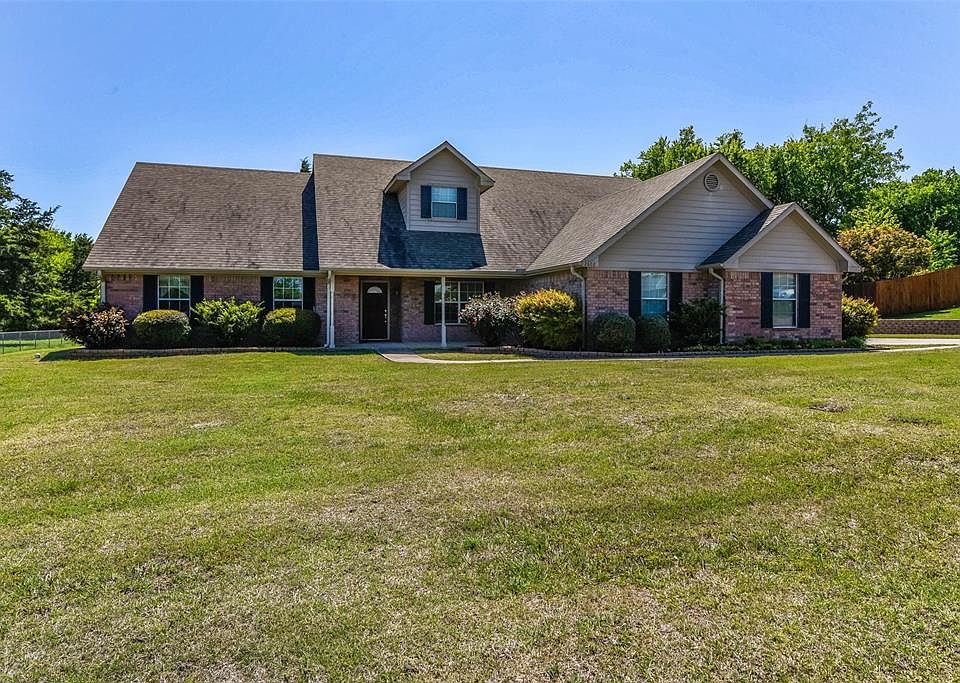 1st image of 2602 Village Dr