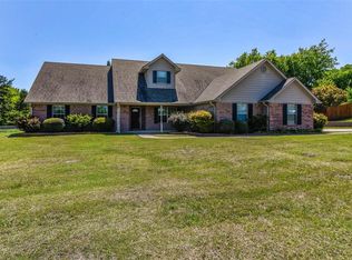 2602 Village Dr, Sherman, TX 75090