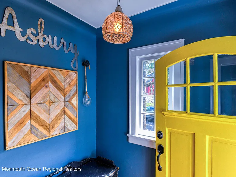 1505 Emory St #WINTER RENTAL — Photo 6