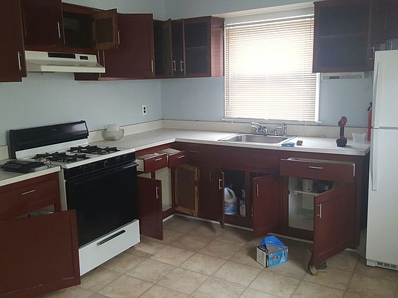 3rd image of 92 Park Hill Ln