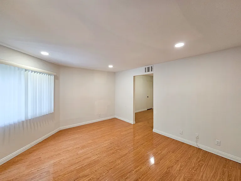 320 W Lomita Ave #10 — Photo 2