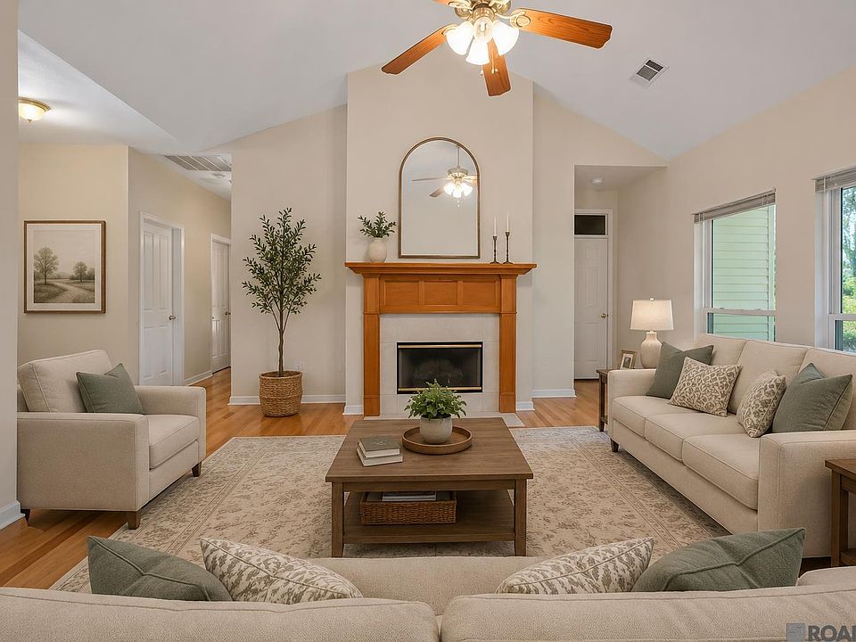 1st image of 17210 Fountainbleau Dr