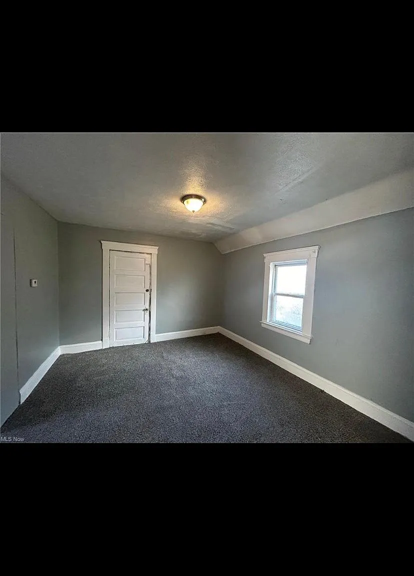 2 bed, $900 — Photo 2