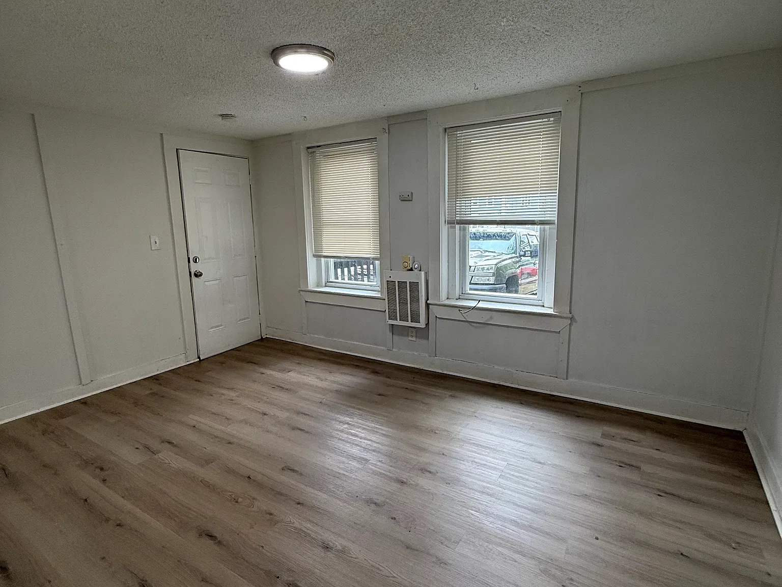 Studio, 200 sqft, $1,500 — Photo 1