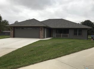 805 E Dodge St, Luverne, MN 56156