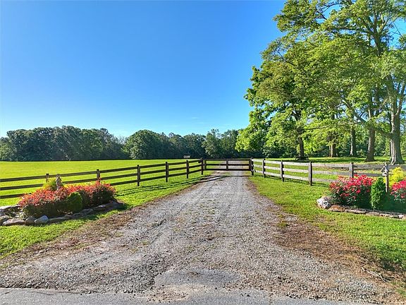 3rd image of 833 Duncan Creek Church Rd