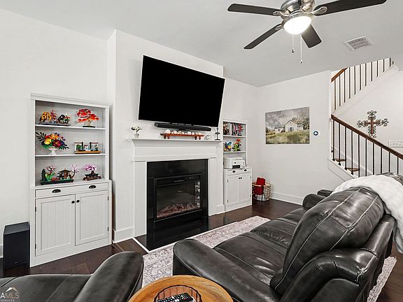 3rd image of 19 Steelwood Dr