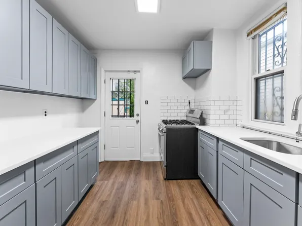 296 Pearsall Avenue image 8 of 18