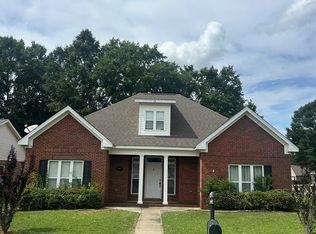 207 Petersburg Ct, Dothan, AL 36305
