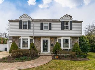 9 Kirkwall Ct, Rockville Centre, NY 11570