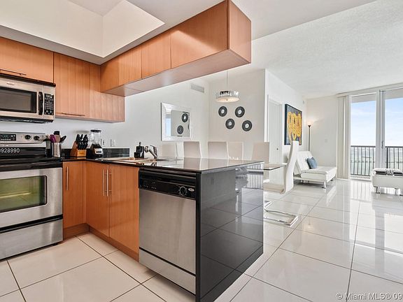 5th image of 1750 N Bayshore Dr APT 5301