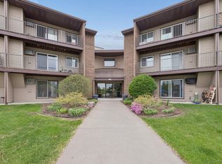 3440 Golfview Dr Unit 121, Eagan, MN 55123