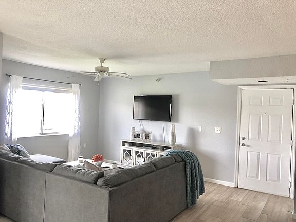 3rd image of 261 SW Palm Dr APT 204