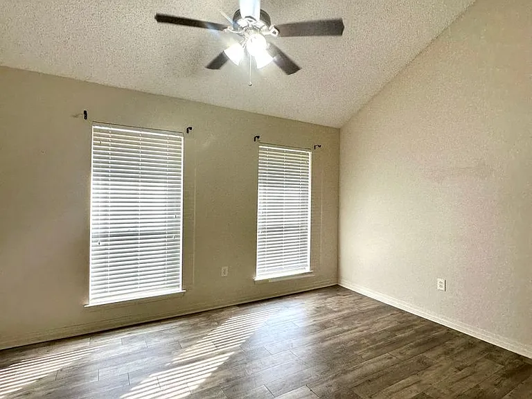 11011 Cal Rd #34 — Photo 17