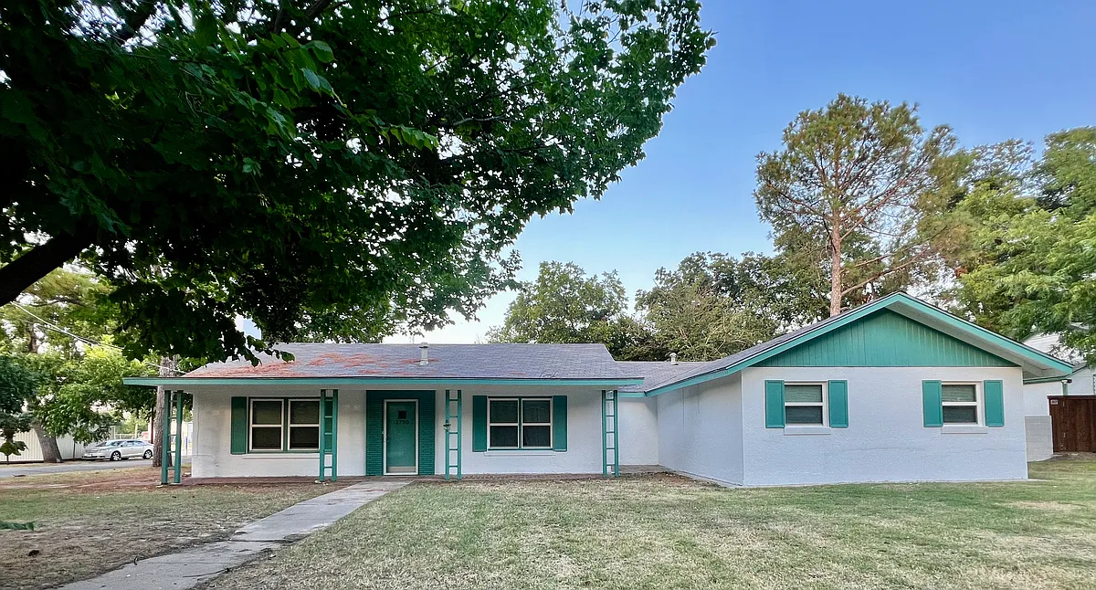 Building Photo - 2730 Bolivar St