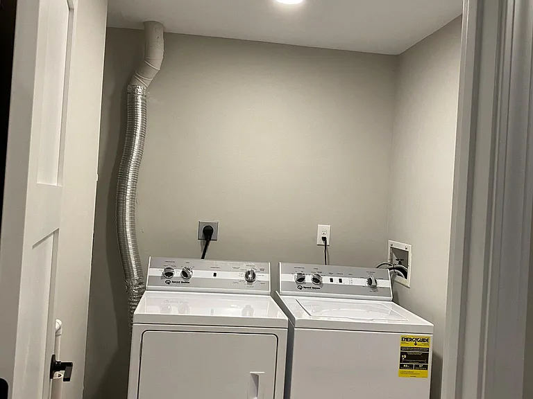 490 Lakeview Dr — Photo 11