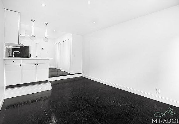 3rd image of 255 W 14th St APT 2E