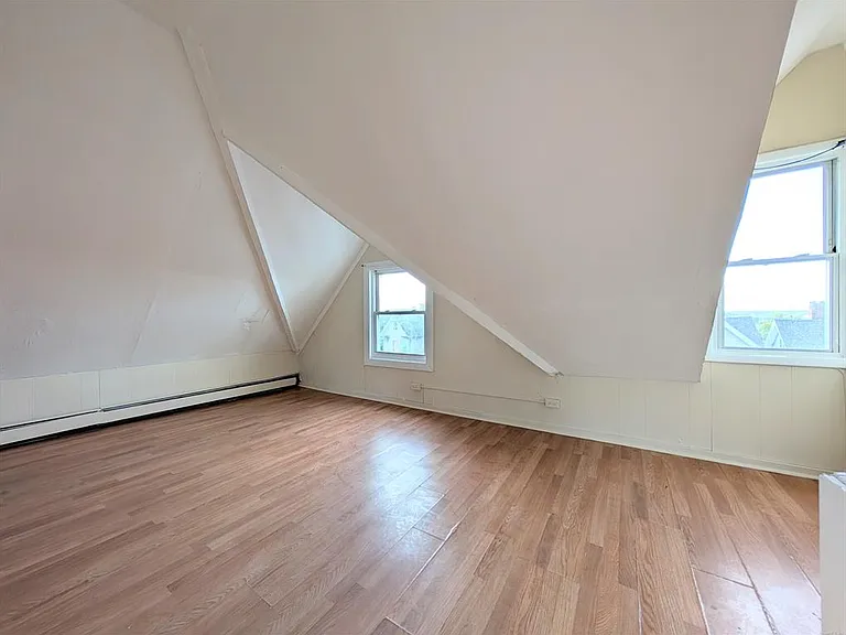 107 Catherine St — Photo 31