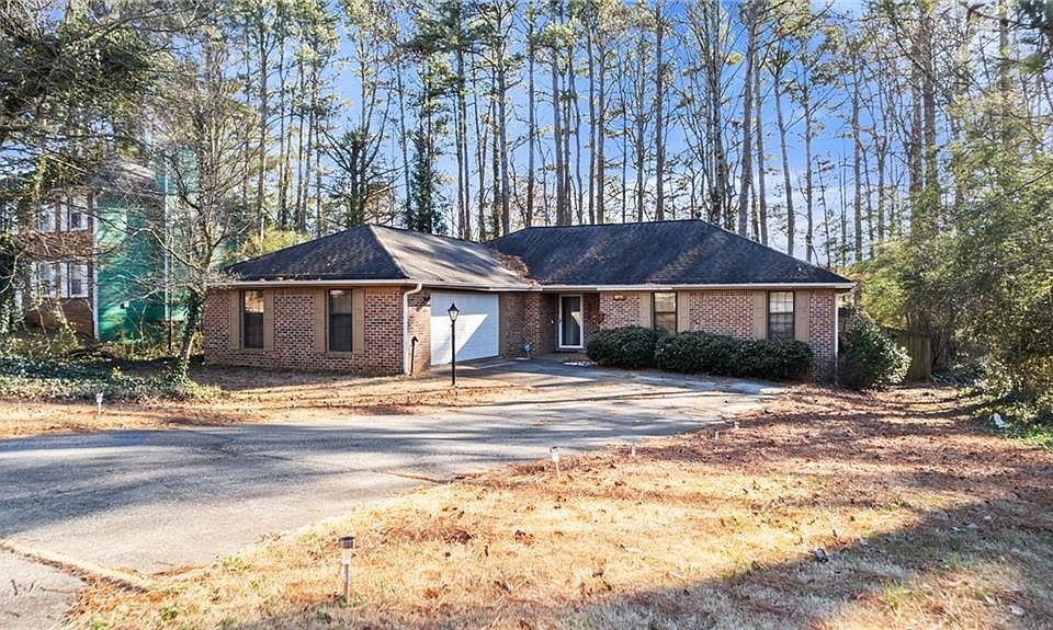 1st image of 5975 Great Oaks Dr