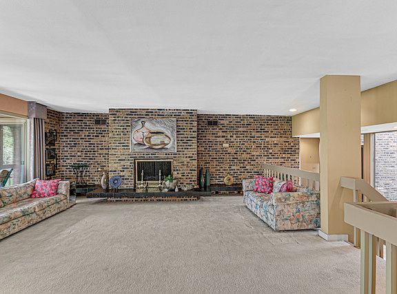 3rd image of 2817 Chariot Ln