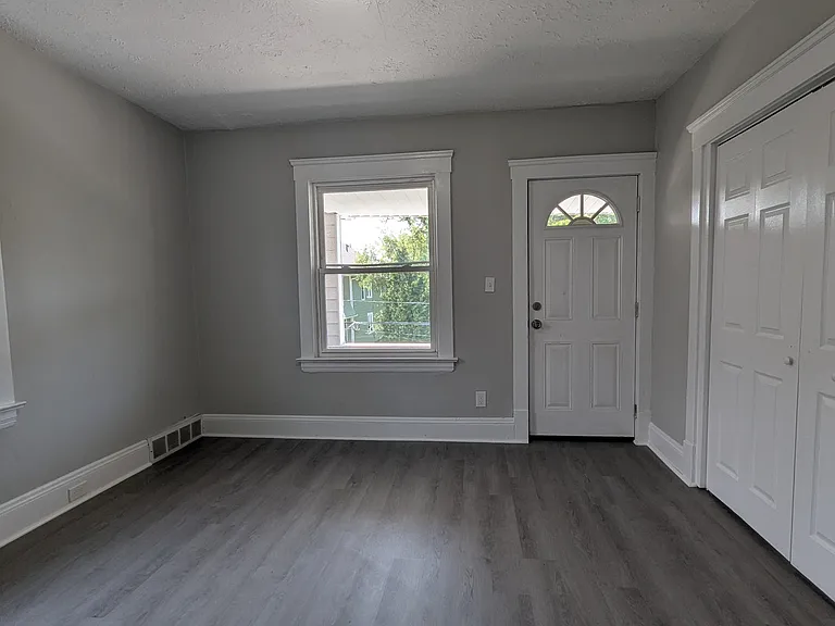 10809 Reno Ave #UP — Photo 8