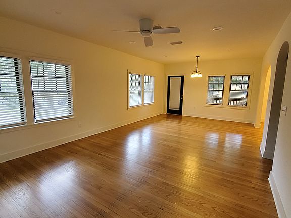 3rd image of 2830 Park St