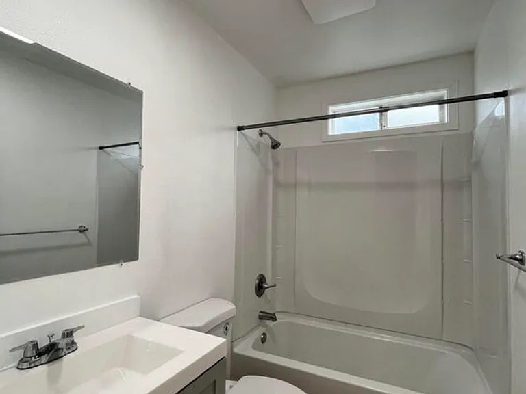 913 Jq Adams St — Photo 6
