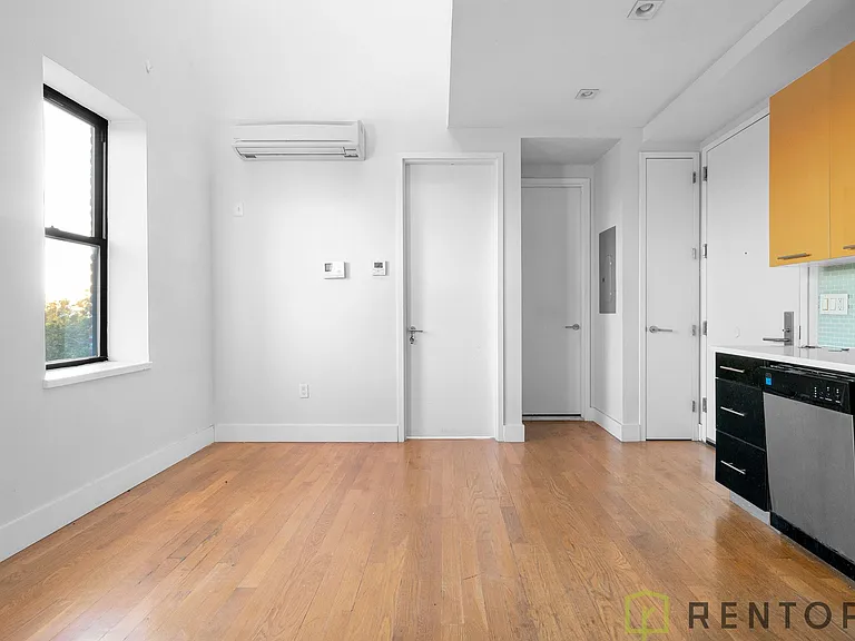 105 Vanderveer St #303B — Photo 10
