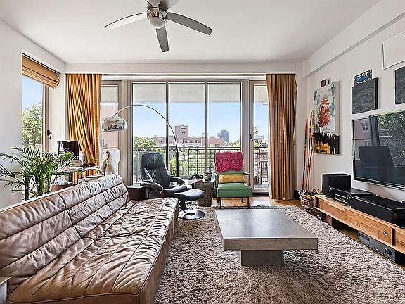 3rd image of 144 N 8th St APT 3C