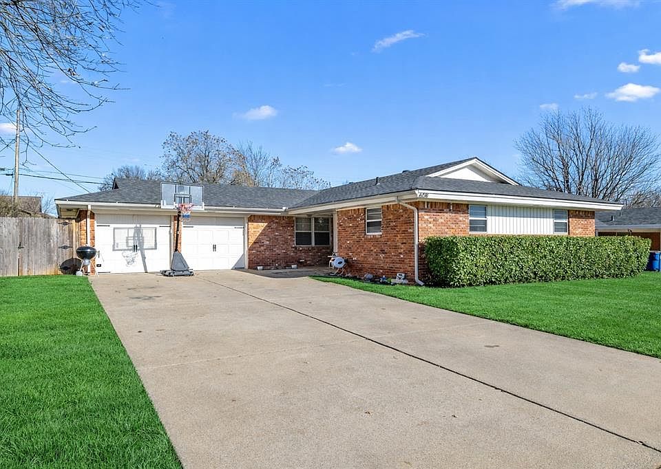 1st image of 608 SW 23rd St