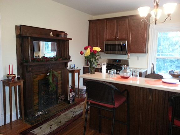 2nd image of 114 N Market St