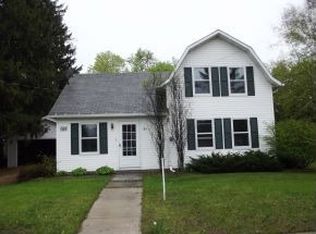 313 E Alfred St, Weyauwega, WI 54983