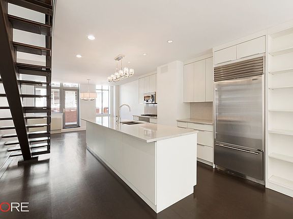 3rd image of 125 W 22nd St #1011B