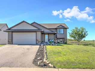 1876 Cypress Trl, New Richmond, WI 54017
