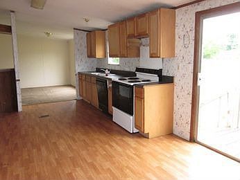 2nd image of 135 Hunters Glen Ln
