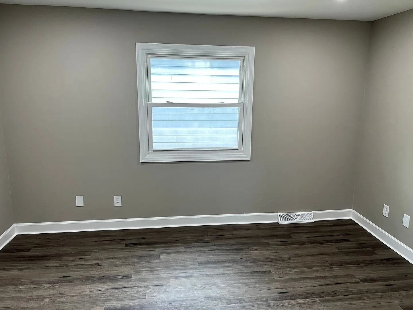 3220 N. Bartlett Ave. — Photo 3