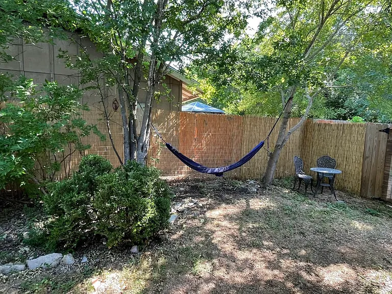 Studio apartment yard