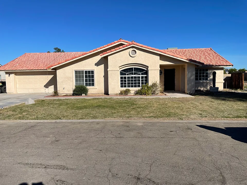 3582 E Riho Ln