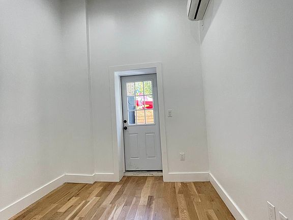 5th image of 542 Chauncey St #1B